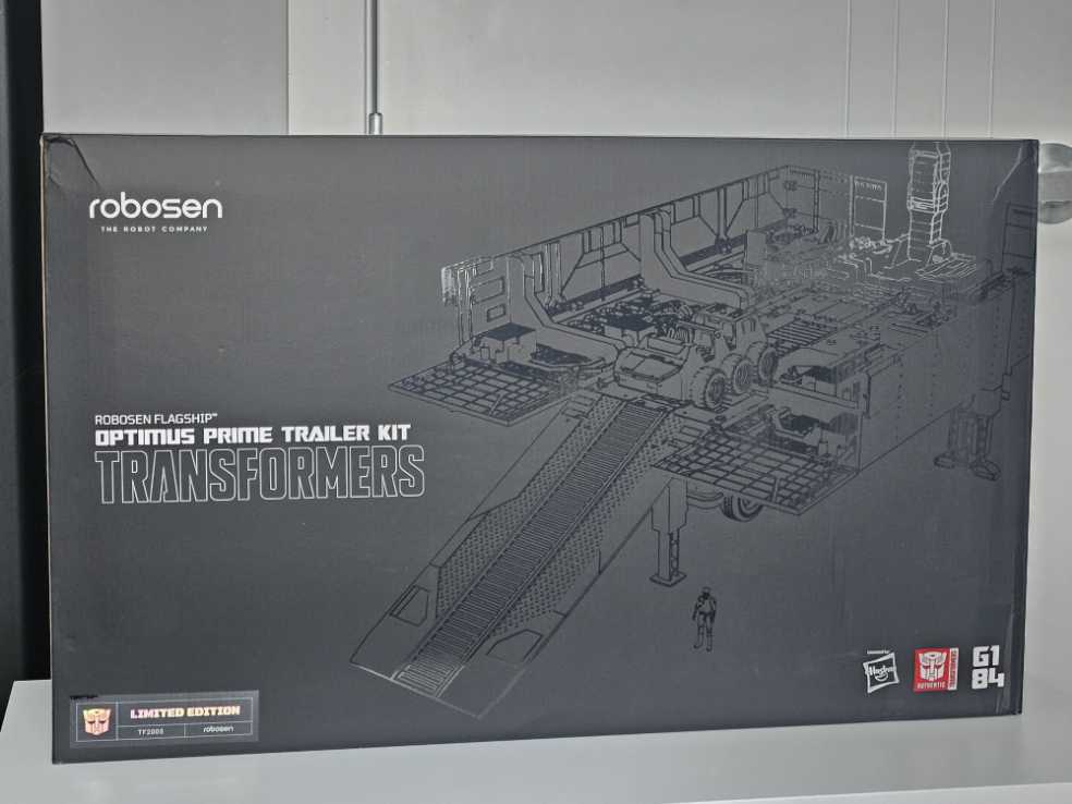 Robosen Auto-Converting Trailer & Roller Flagship Edition  - Robosen (The Transformers) action figure collectible [Barcode 193734000207] - Main Image 4