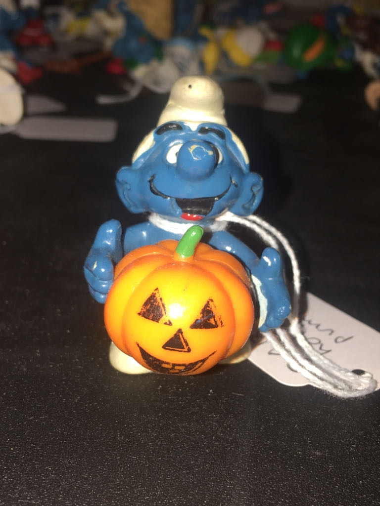 Smurfs: Holding Pumpkin Smurf  action figure collectible - Main Image 1
