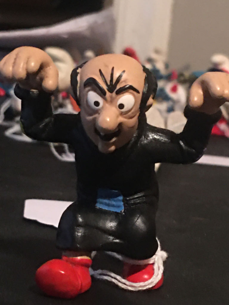 Sneaking Gargamel  action figure collectible - Main Image 2
