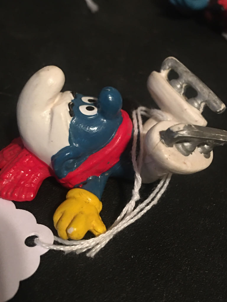Smurfs: Ice Skater Smurf  action figure collectible - Main Image 2