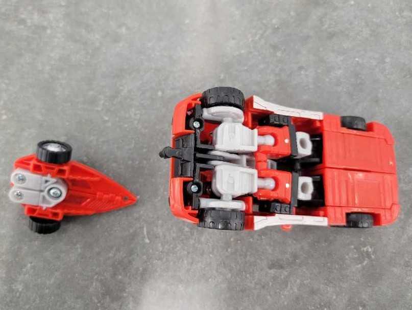 Cliffjumper Vehicle Mode  - Hasbro (Classics) action figure collectible - Main Image 4