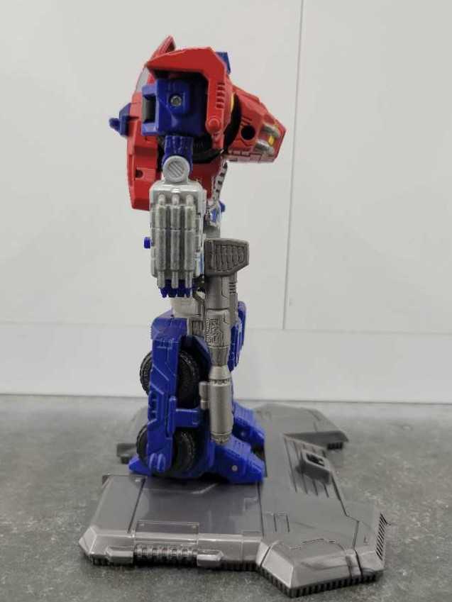 Optimus Prime 2nd Robot Mode - Hasbro (Titanium) action figure collectible - Main Image 3