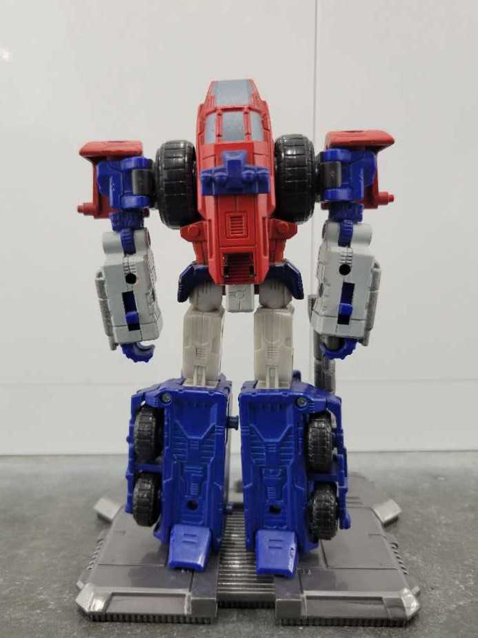Optimus Prime 2nd Robot Mode - Hasbro (Titanium) action figure collectible - Main Image 4