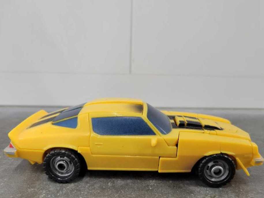 Bumblebee 76 Vehicle Mode  - Hasbro (Movie) action figure collectible - Main Image 3