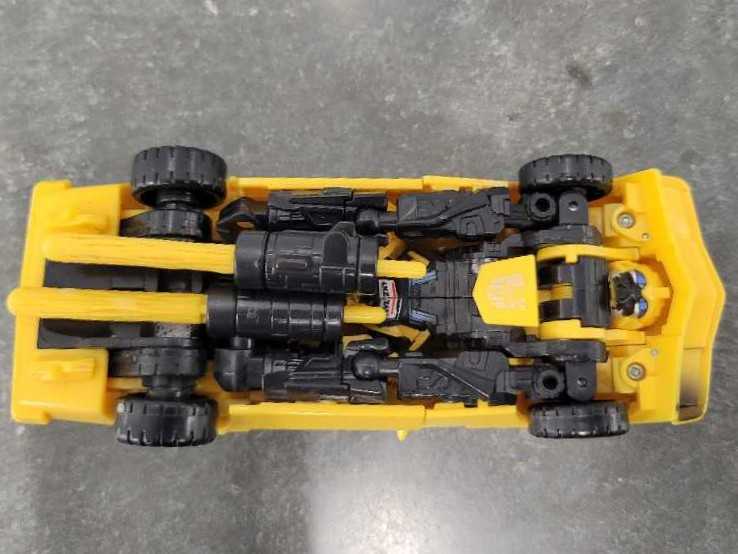 Bumblebee 76 Vehicle Mode  - Hasbro (Movie) action figure collectible - Main Image 4