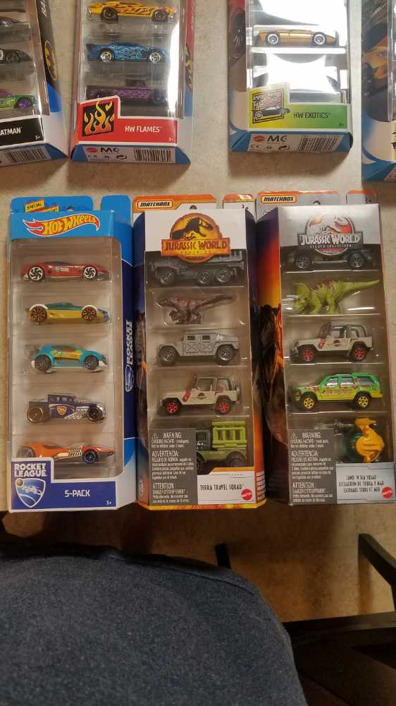 Hot Wheels - Packs Of 5 Cars  action figure collectible - Main Image 3