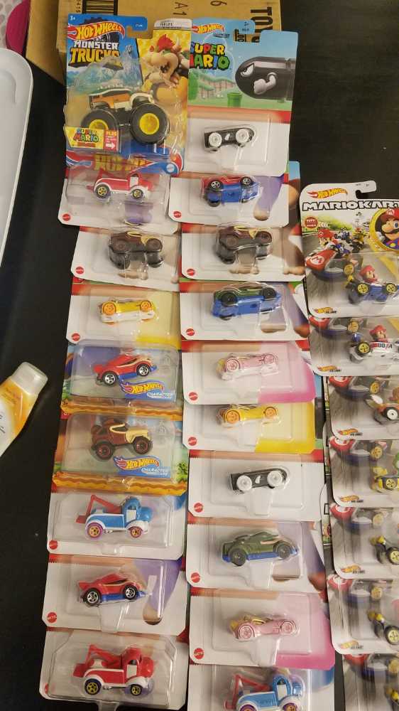 Hot Wheels - Super Mario - Character Cars  action figure collectible - Main Image 2