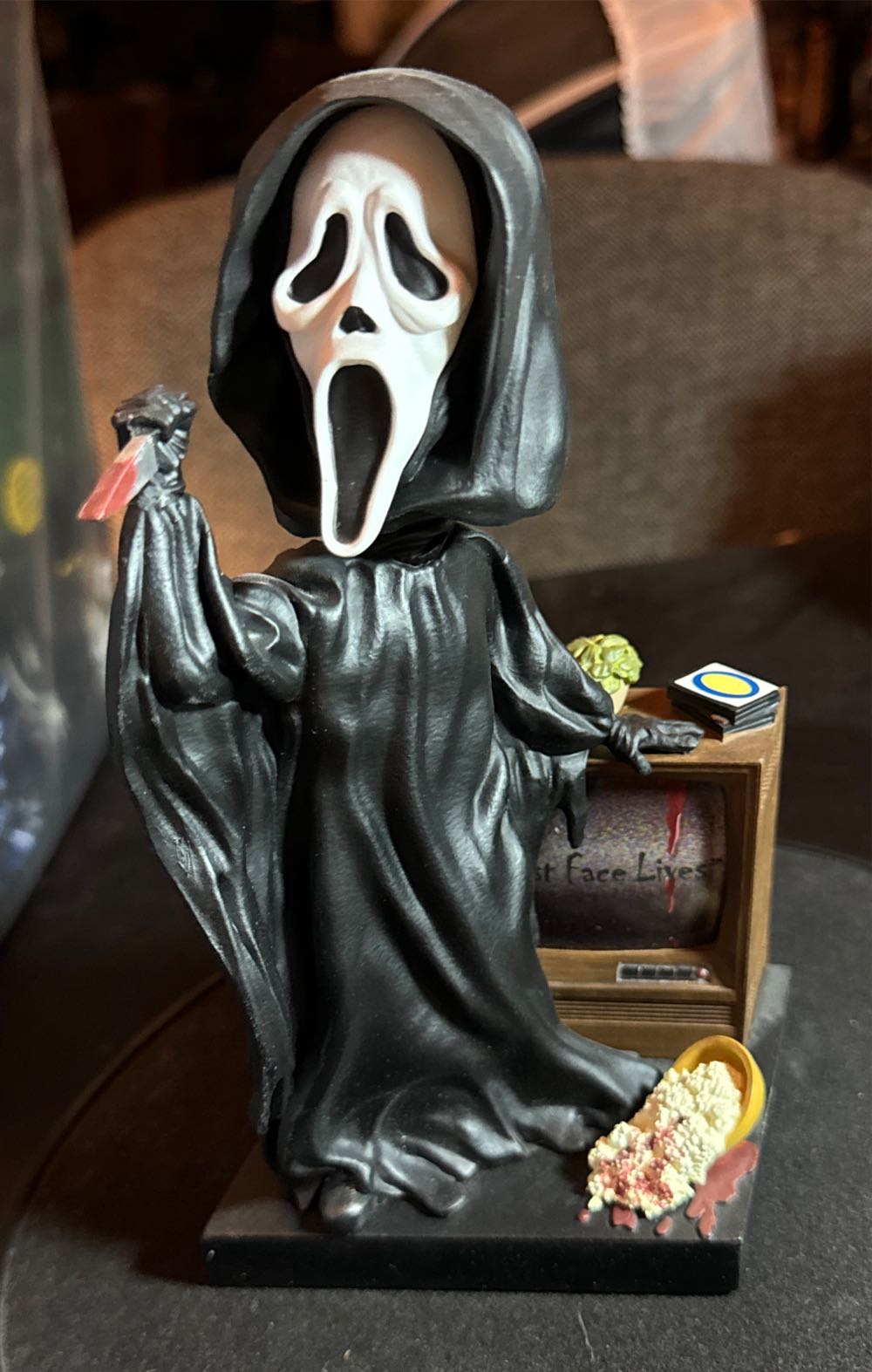 Ghost Face Bobble Head (Hot Topic Exclusive) - Royal Bobbles (Scream) action figure collectible - Main Image 2