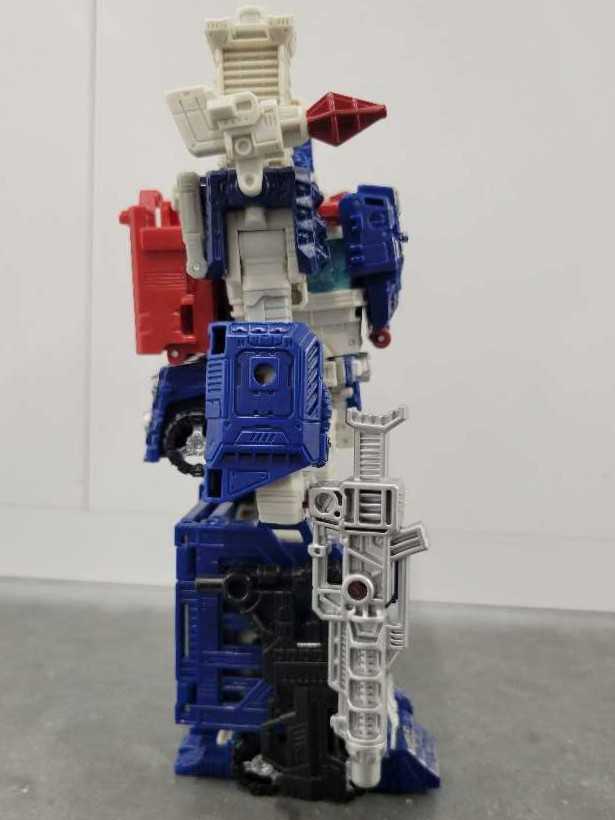 Ultra Magnus  - Hasbro (Seige) action figure collectible - Main Image 3