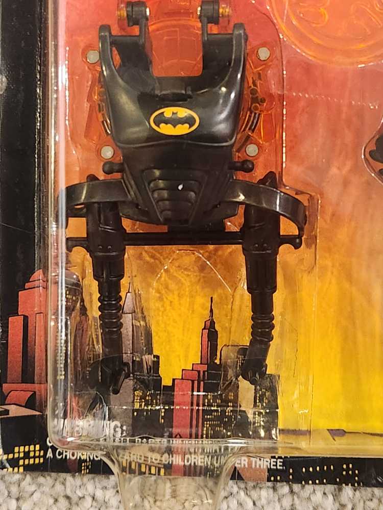 Batman  (Infrared) - Kenner (Batman: The Animated Series) action figure collectible [Barcode 076281639970] - Main Image 4