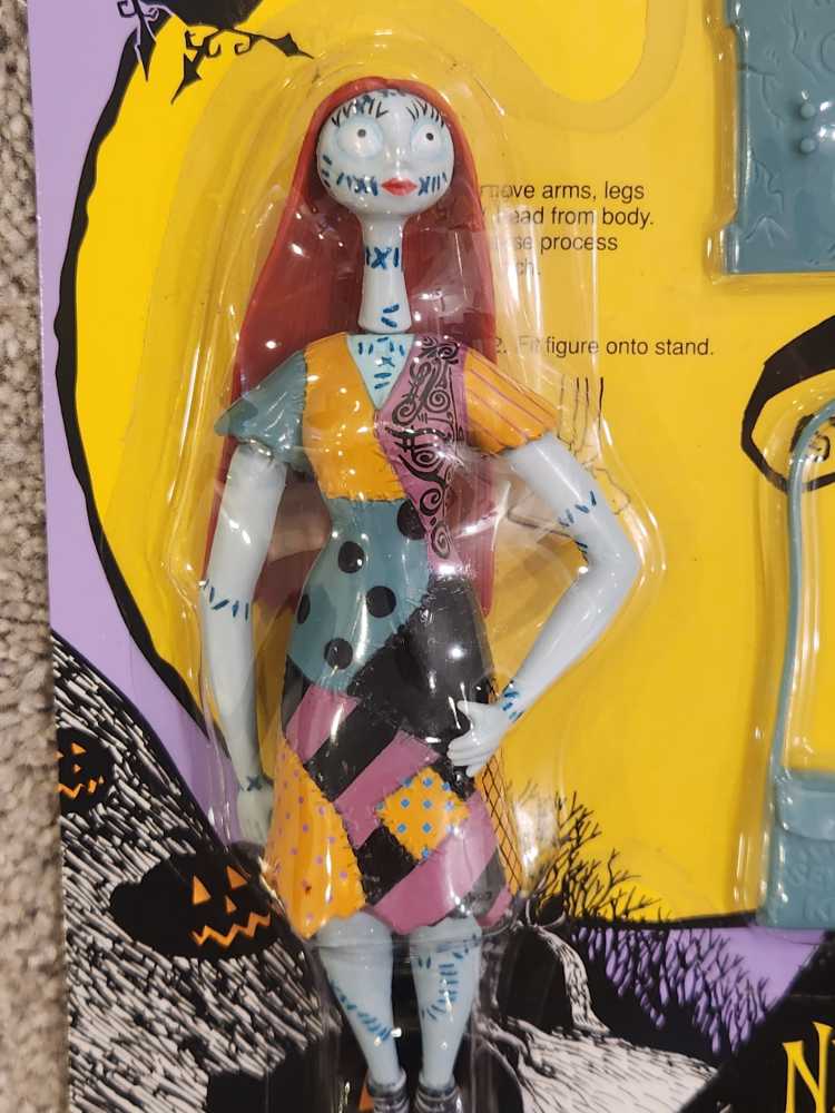 Sally - Hasbro (Tim Burton’s Nightmare Before Christmas) action figure collectible [Barcode 038976801048] - Main Image 3