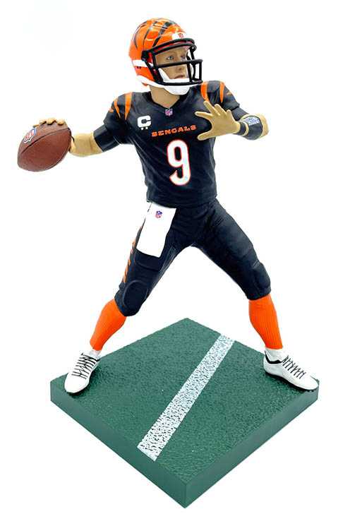 Joe Burrow - Imports Dragon (Sports) action figure collectible [Barcode 672781015094] - Main Image 2