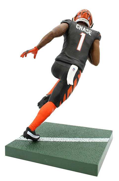 Ja’marr Chase - Imports Dragon (Sports) action figure collectible [Barcode 672781015100] - Main Image 3