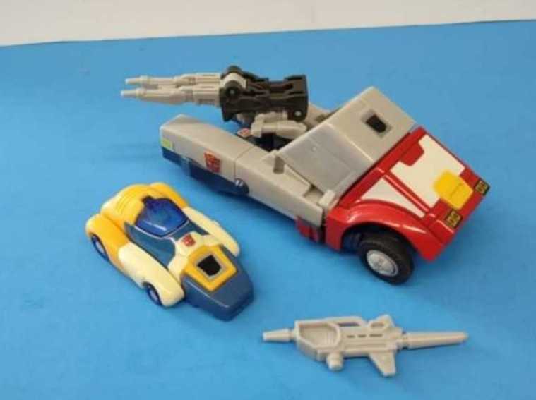 Orion Pax With Dion And Barrelroller Ehobby - Takara (E-Hobby) action figure collectible - Main Image 2