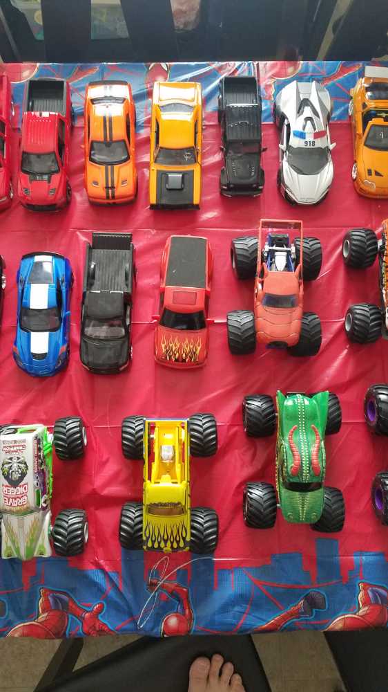 Cars - 1/24 Scale  action figure collectible - Main Image 2