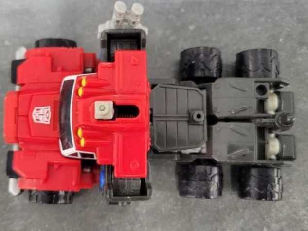 Optimus Prime Vehicle Mode  - Hasbro (Cybertron) action figure collectible - Main Image 2