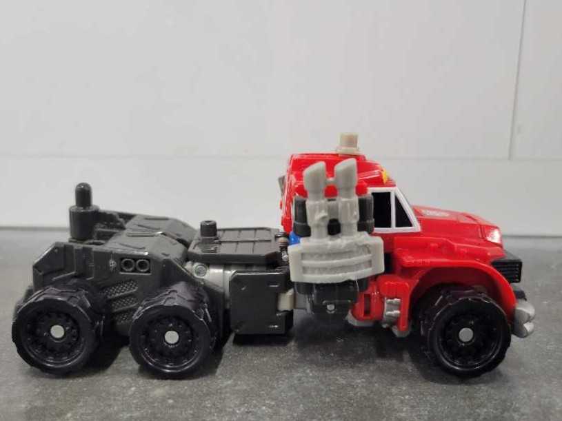 Optimus Prime Vehicle Mode  - Hasbro (Cybertron) action figure collectible - Main Image 3