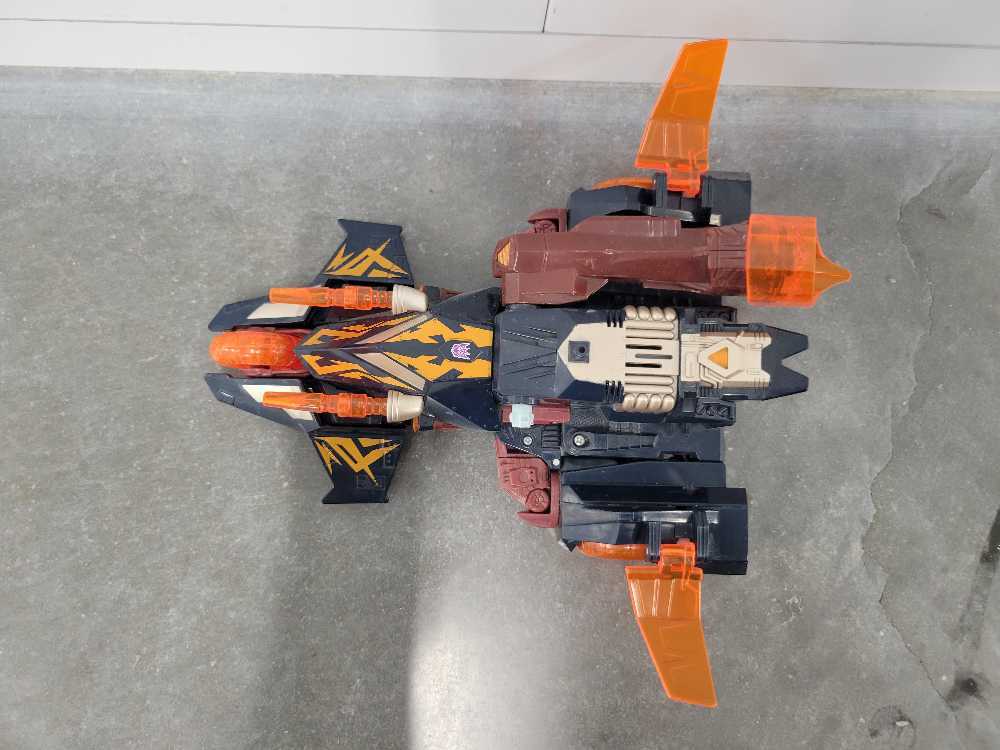 Crumple Dark Vehicle Mode - Hasbro (Cybertron) action figure collectible - Main Image 2