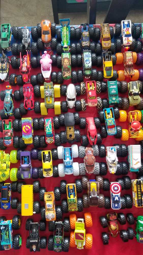 Hot Wheels - Moster Trucks   action figure collectible - Main Image 2