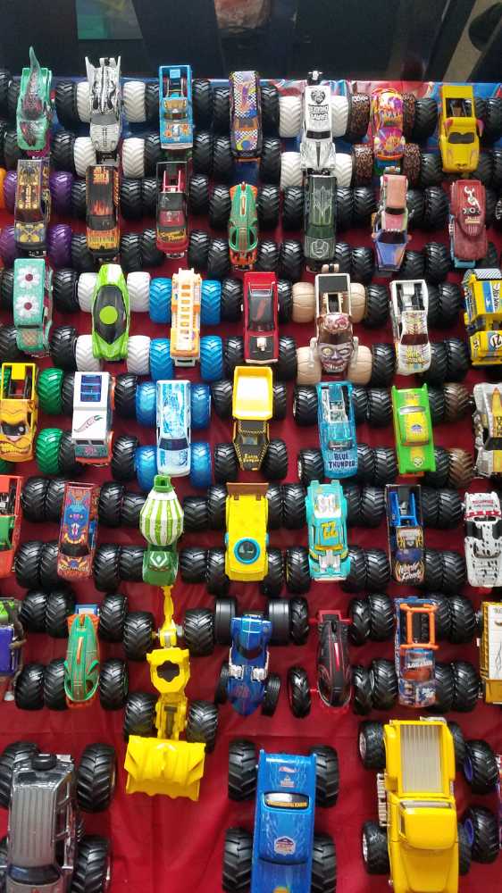 Hot Wheels - Moster Trucks   action figure collectible - Main Image 3