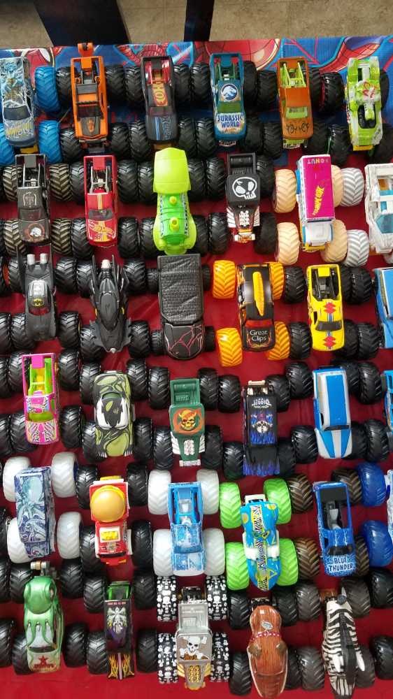 Hot Wheels - Moster Trucks   action figure collectible - Main Image 4