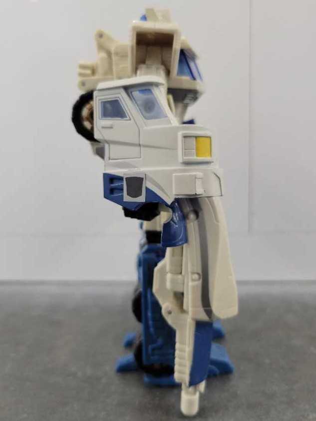 Ultra Magnus VS Skywarp 4th Robot Mode Target Missing Black Guns - Hasbro (Classics) action figure collectible - Main Image 3