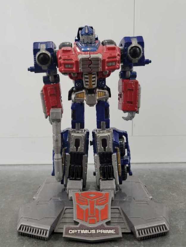 Optimus Prime Target - Hasbro (Titanium) action figure collectible - Main Image 2
