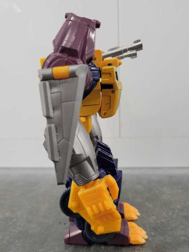 Optimus Primal Robot Mode - Hasbro (Titanium) action figure collectible - Main Image 3