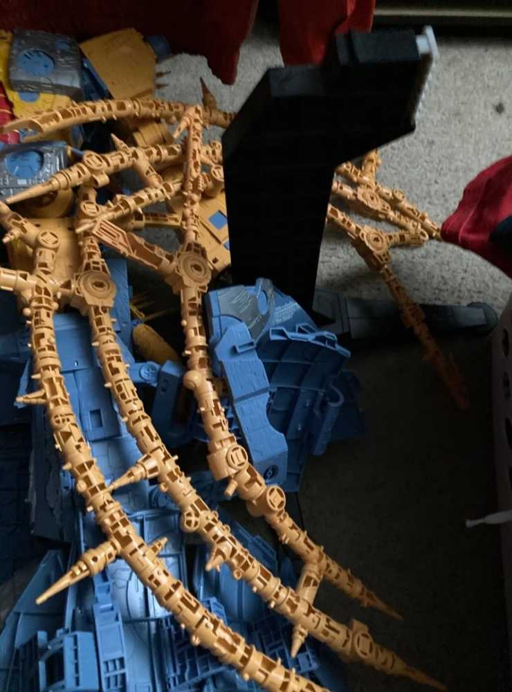 Unicron - Hasbro (HasLab Exclusive) action figure collectible - Main Image 3