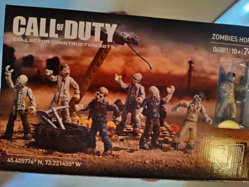 Call Of Duty: Zombies Horde  action figure collectible [Barcode 065541068810] - Main Image 2
