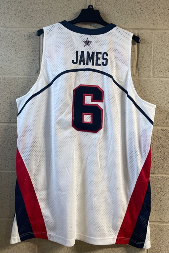 Cleveland Cavaliers - Lebron James - Olympic  (Other) action figure collectible - Main Image 2