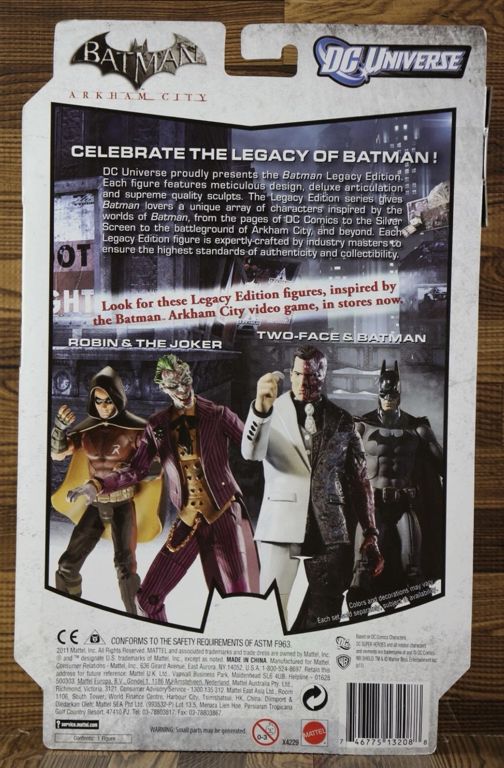 Batman Legacy Edition Arkham City 1970’s Batsuit - Mattel (Batman Unlimited DC Comics) action figure collectible [Barcode 746775132088] - Main Image 2