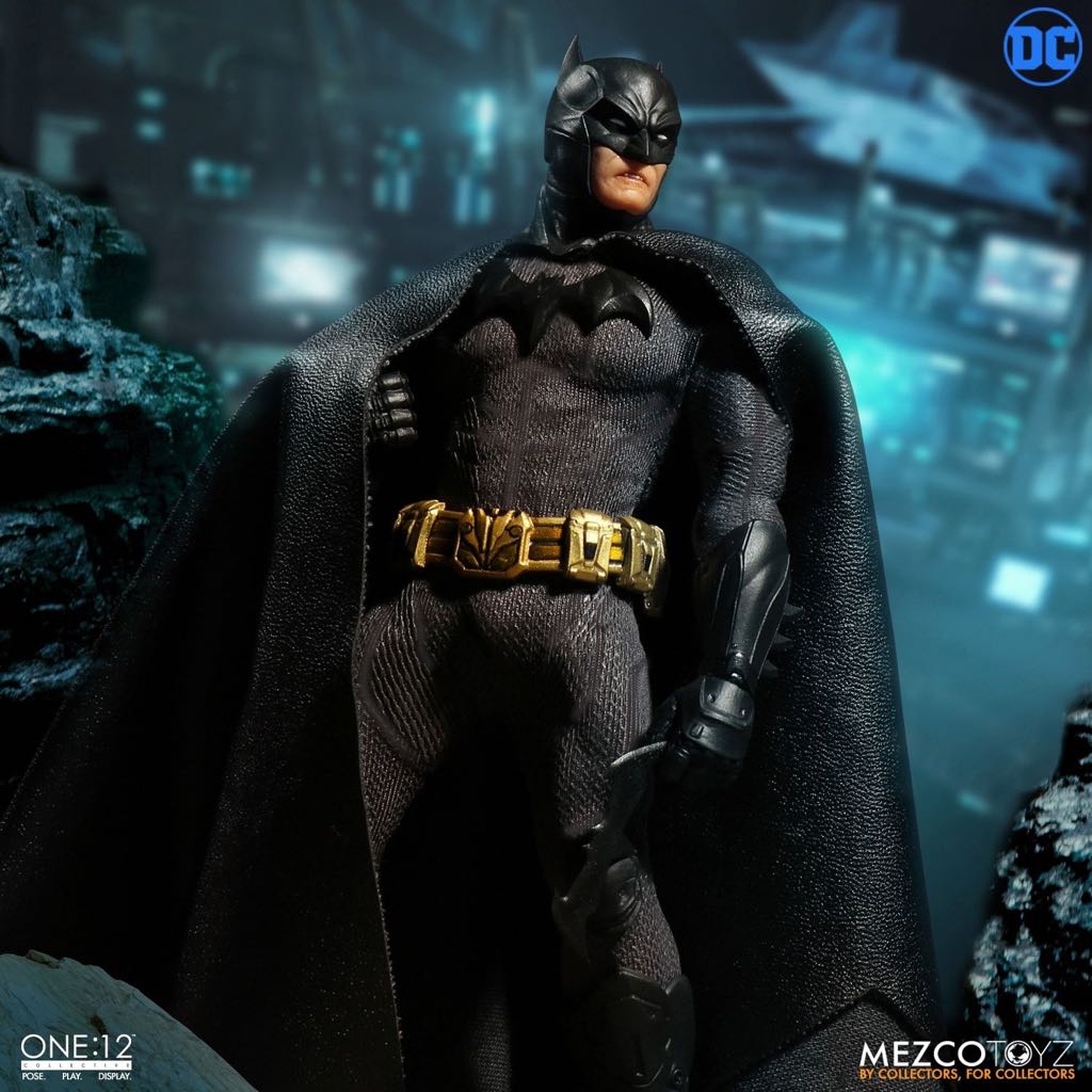 DC Batman Supreme Knight - Mezco Toyz (Mezco One:12 Collective DC Batman Supreme Knight) action figure collectible [Barcode 696198774603] - Main Image 2