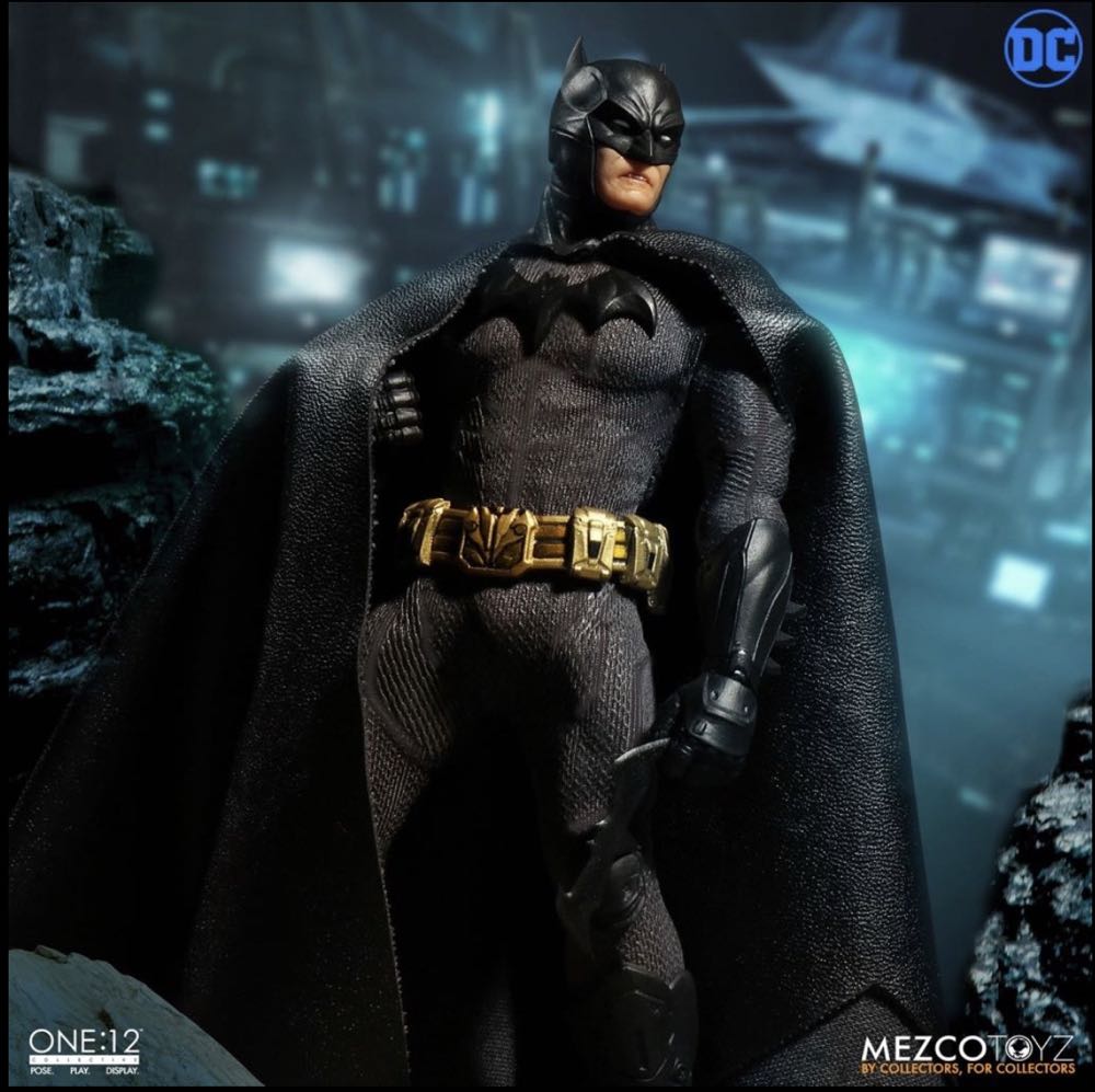 DC Batman Supreme Knight - Mezco Toyz (Mezco One:12 Collective DC Batman Supreme Knight) action figure collectible [Barcode 696198774603] - Main Image 4