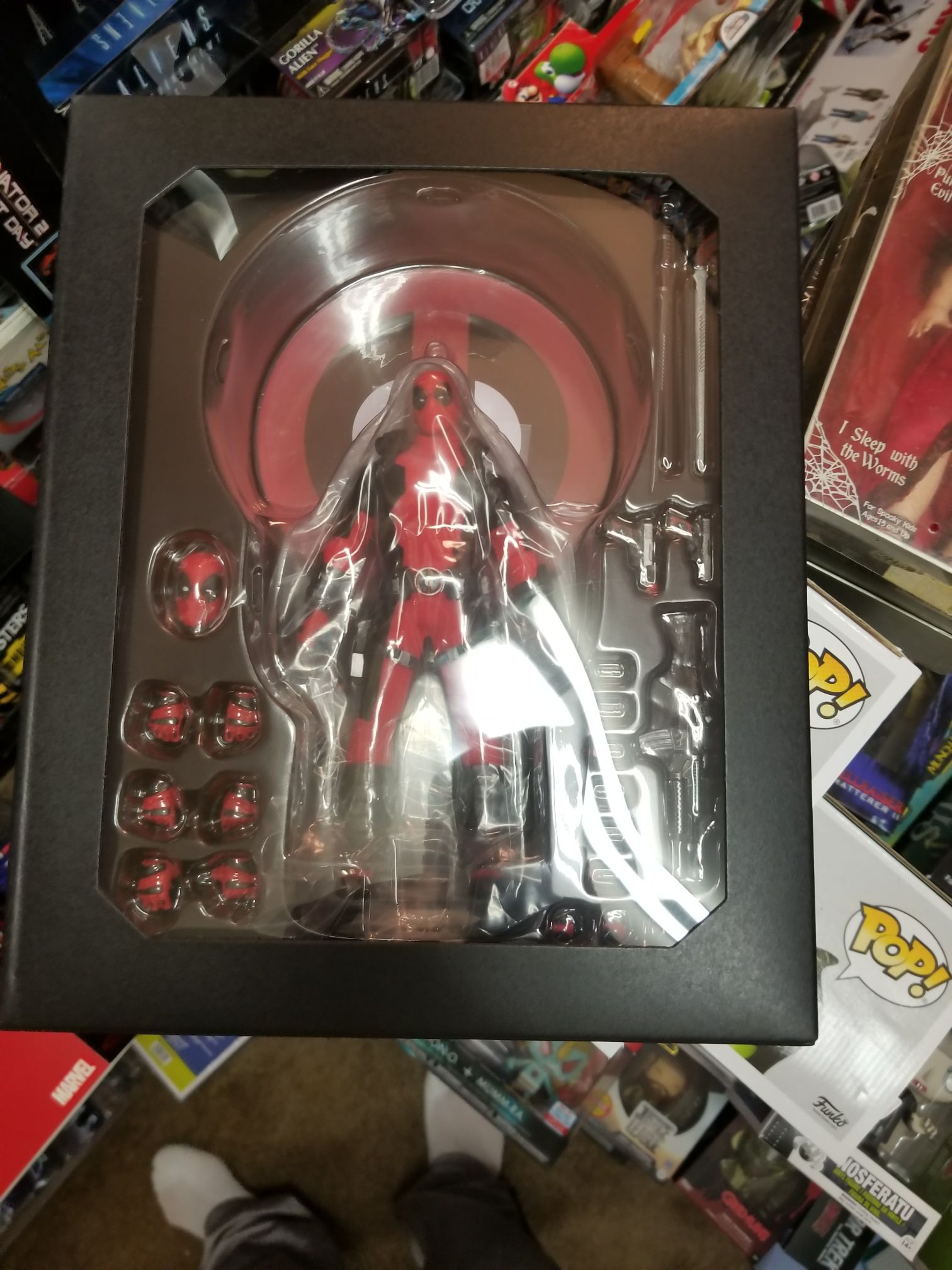 Deadpool (One:12) - Mezco Toyz (Deadpool) action figure collectible [Barcode 696198764505] - Main Image 2