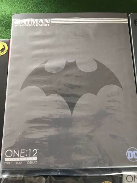 Mezco One:12 Collective - Batman (Sovereign Knight) - Mezco Toyz action figure collectible - Main Image 2
