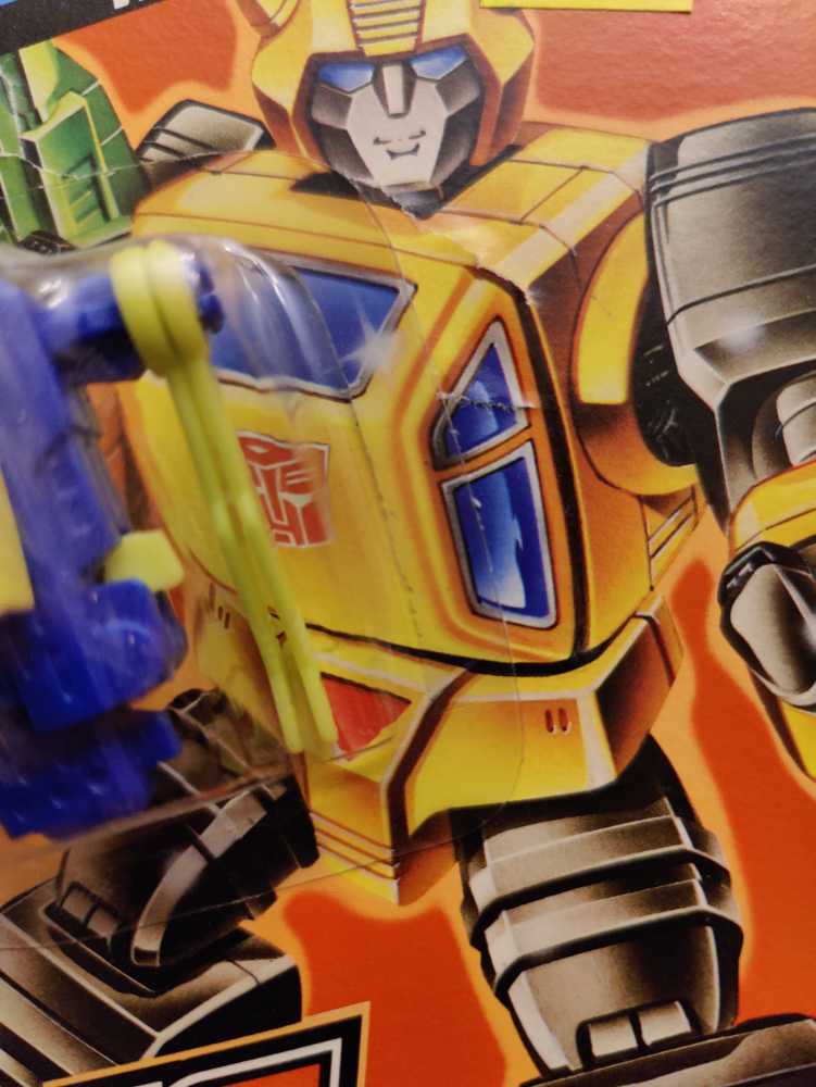 Bumblebee With Heli-Pack - Hasbro (Transformers G1 ActionMasters) action figure collectible [Barcode 038976057568] - Main Image 4