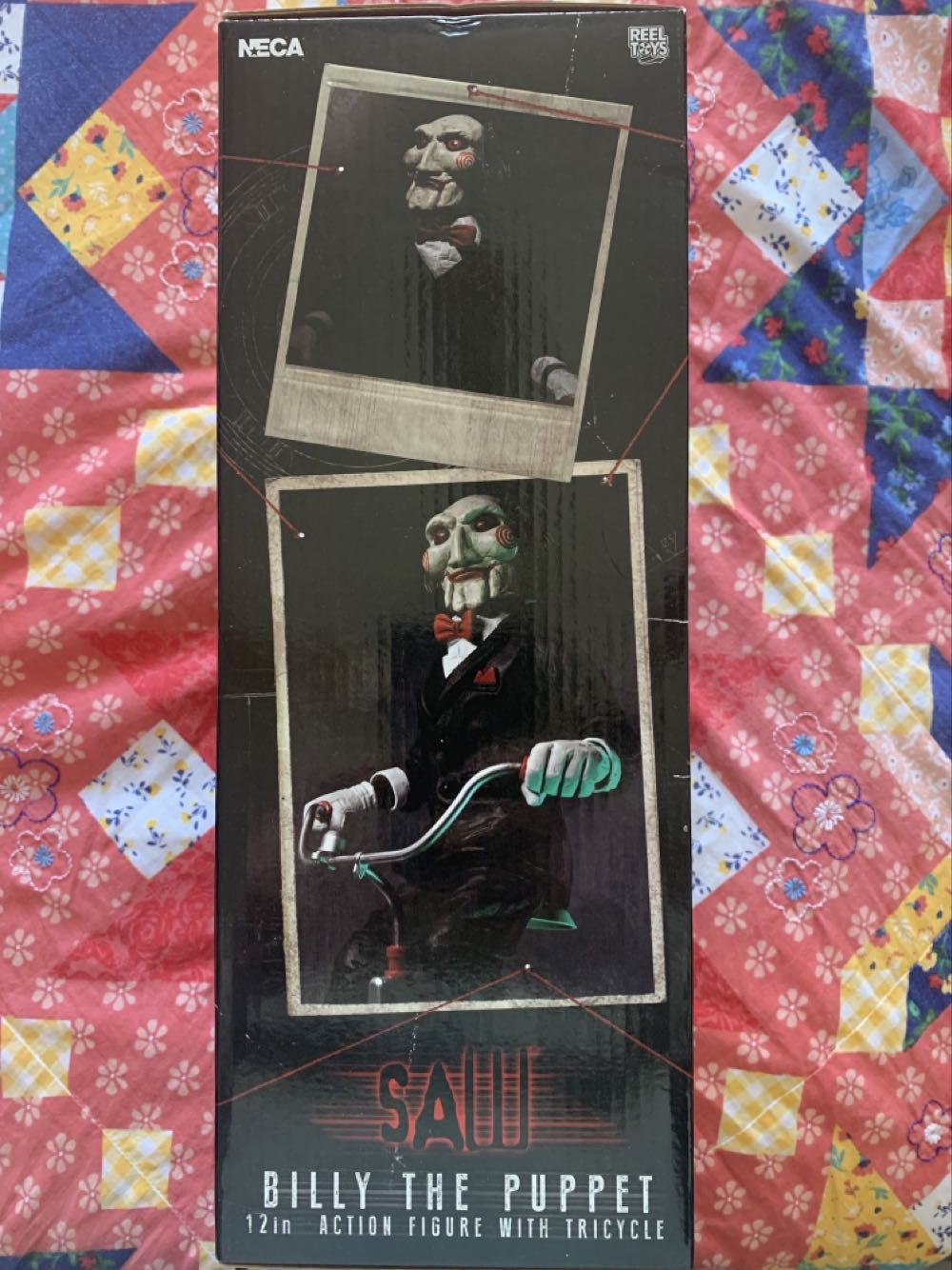 Saw Billy in Tricycle with Sound Neca 12 Inch Saw  5,120 ctb ( opis) - Neca/Reel Toys (Saw) action figure collectible [Barcode 634482606070] - Main Image 3