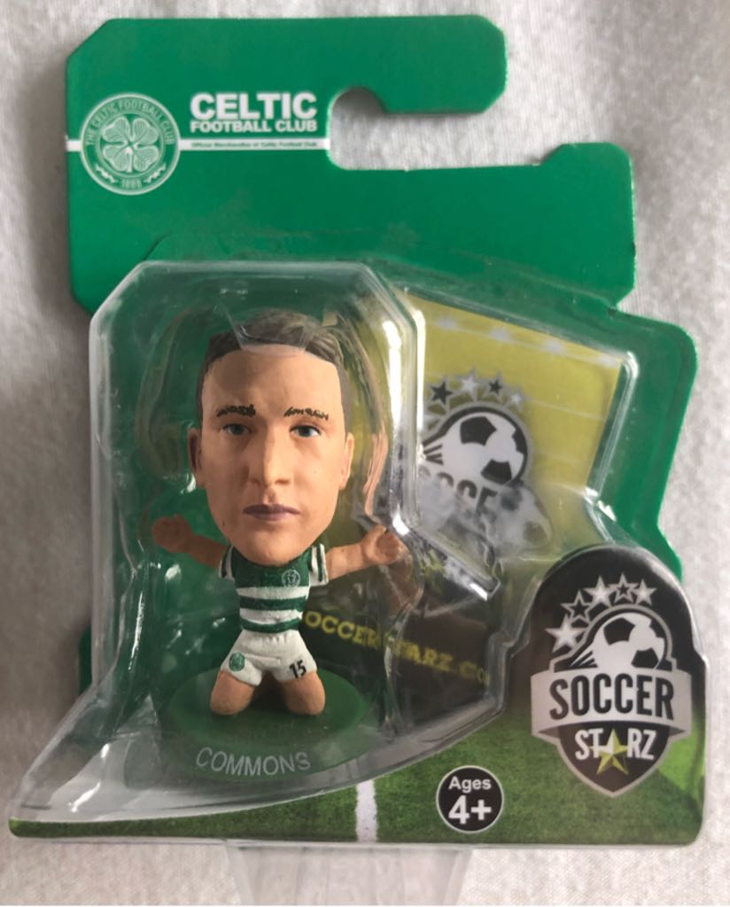 SoccerStarz - Celtic - Kris Commons - Creative Toys Company action figure collectible [Barcode 5060385031148] - Main Image 2