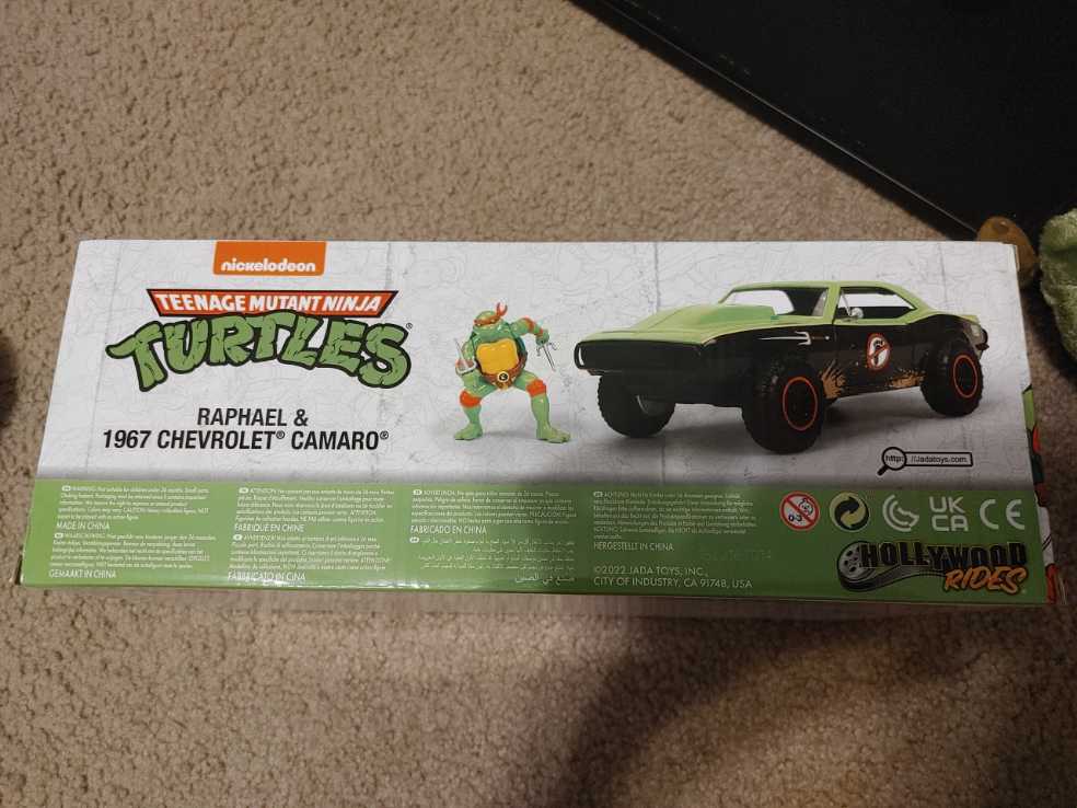 Jada 1:24 Teenage Mutant Ninja Turtles: Raphael & 1967 Chevy Camaro Die-cast - JADA TOYS, Inc. (Teenage Mutant Ninja Turtles) action figure collectible [Barcode 801310333860] - Main Image 2