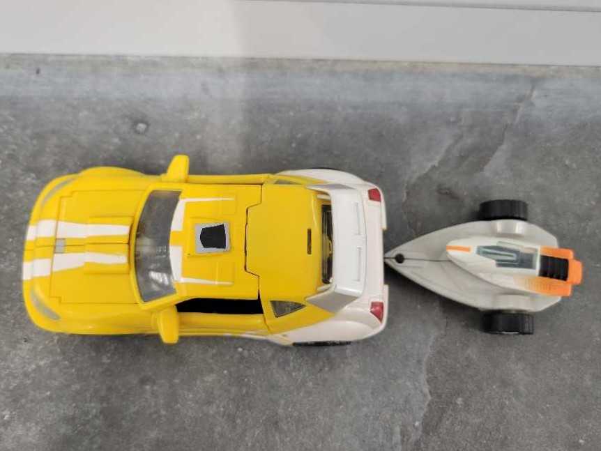 Bumblebee Vehicle Mode  - Hasbro (Classics) action figure collectible - Main Image 2