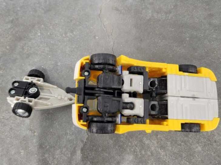 Bumblebee Vehicle Mode  - Hasbro (Classics) action figure collectible - Main Image 4