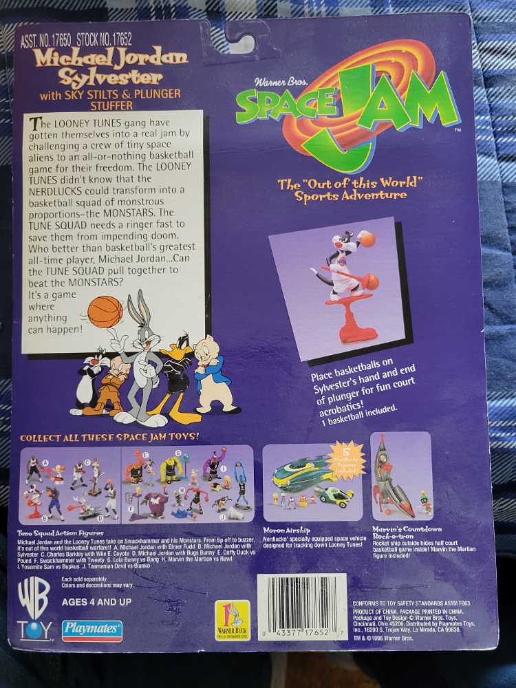 Space Jam: Michael Jordan / Sylvester - Playmates (Space Jam) action figure collectible [Barcode 043377176527] - Main Image 2