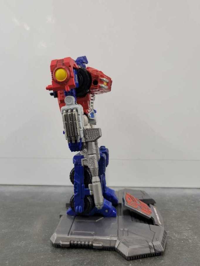 Optimus Prime 3rd Robot Mode - Hasbro (Titanium) action figure collectible - Main Image 3