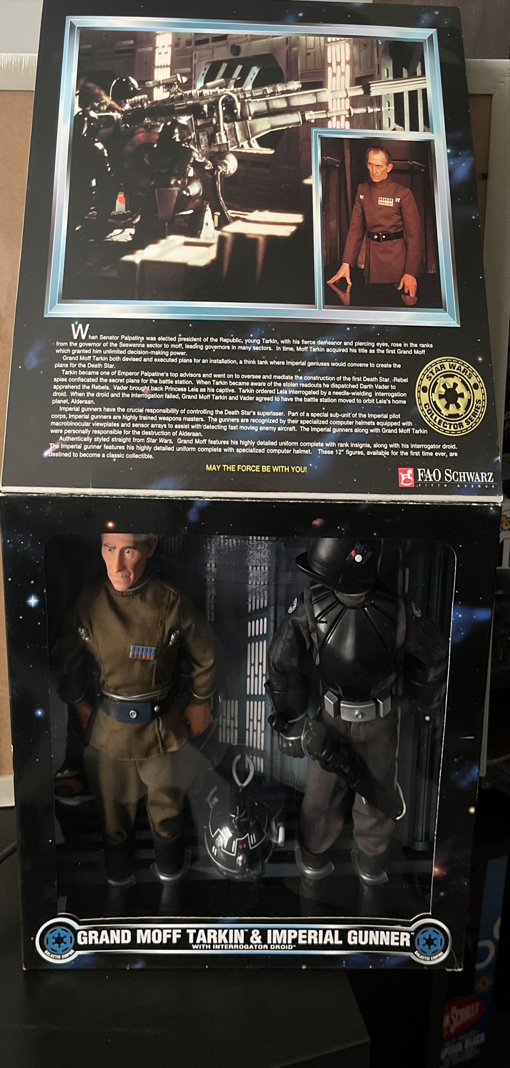 12” Grand Moff Tarkin And Imperial Gunner - Hasbro (1995-2000 The Power of the Force) action figure collectible [Barcode 076281279237] - Main Image 2