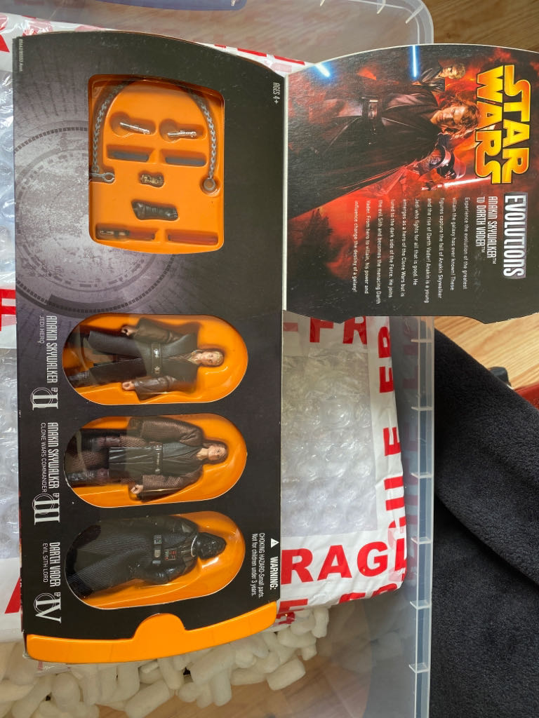 Anakin Skywalker To Darth Vader Evolution Pack - Hasbro (Evolution Jedi Hero To Evil Sith Lord) action figure collectible [Barcode 5010994110130] - Main Image 2