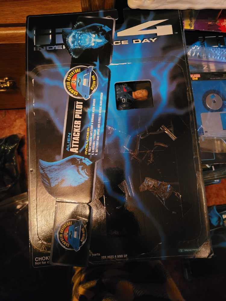 Independence Day - Alien - Trendmasters (ID4 Independence Day) action figure collectible [Barcode 096882063684] - Main Image 2