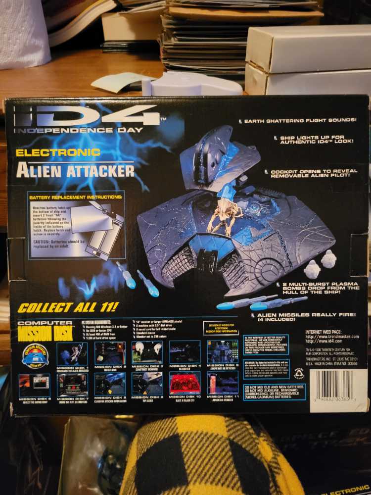 Electronic Alien Attacker - Trendmasters (ID4 Independence Day) action figure collectible [Barcode 096882063653] - Main Image 2