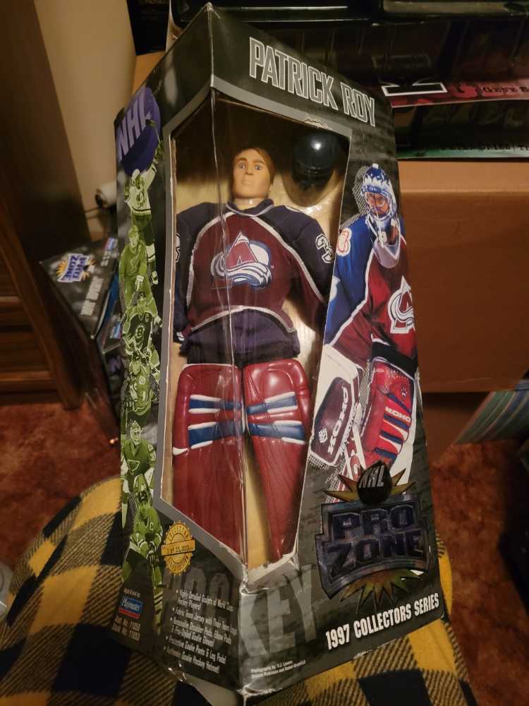 Patrick Roy - Playmates (NHL Pro Zone) action figure collectible [Barcode 043377110538] - Main Image 1