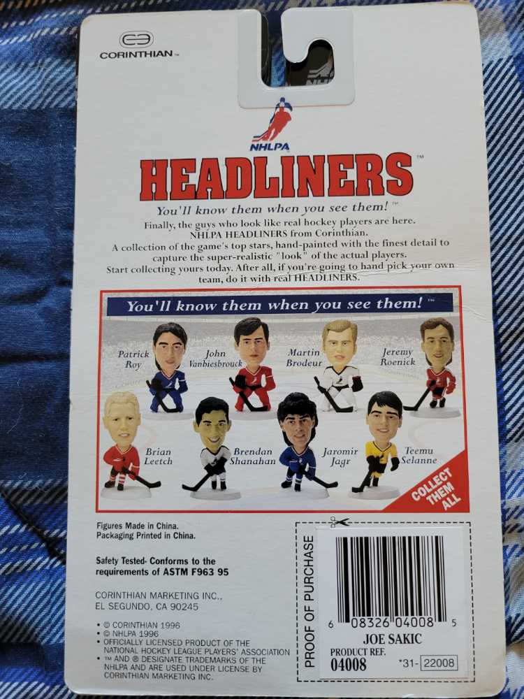 Joe Sakic - Corinthian (NHLPA Headliners) action figure collectible [Barcode 608326040085] - Main Image 2
